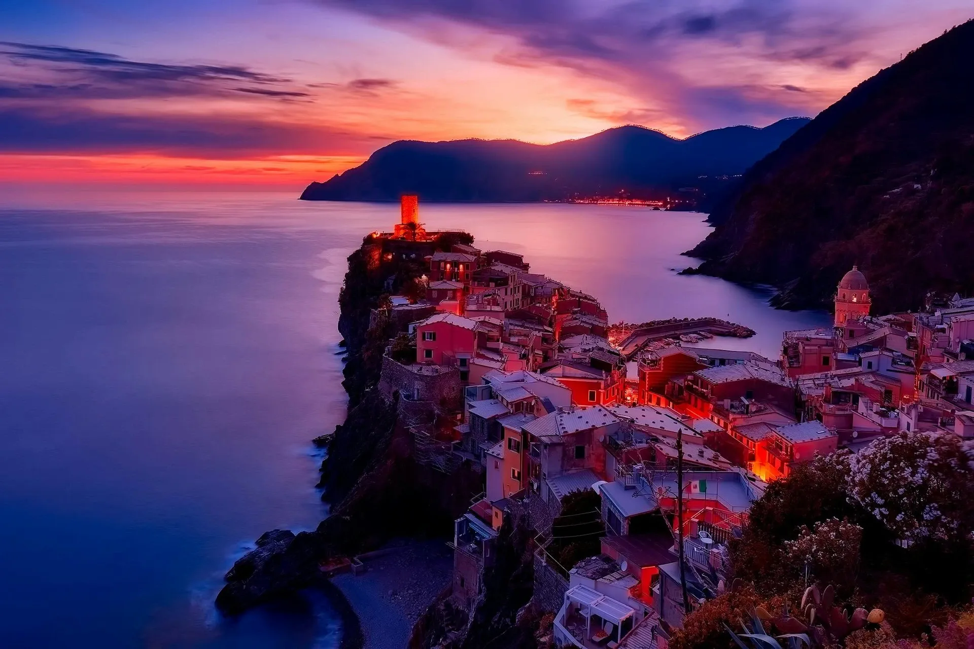 amalfi coast at night